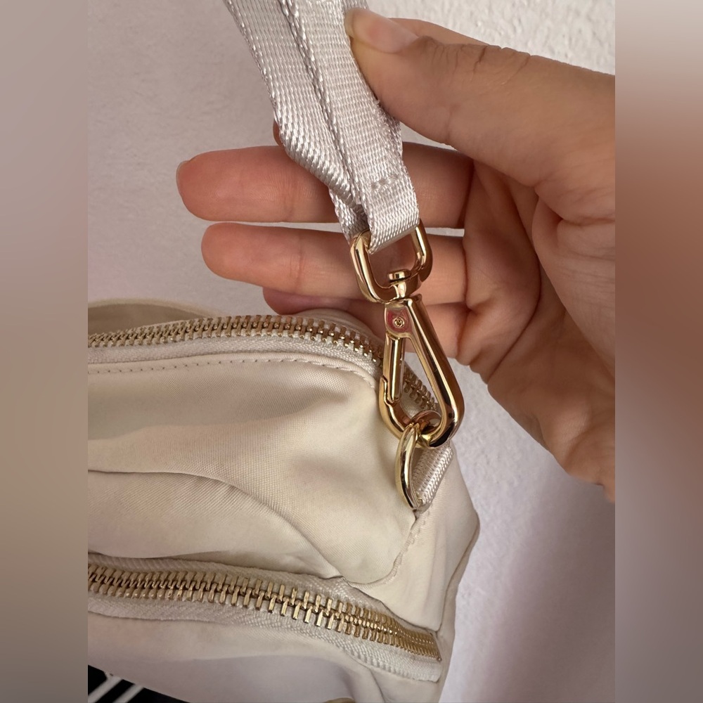 Bag Lot - Picture 12 of 15